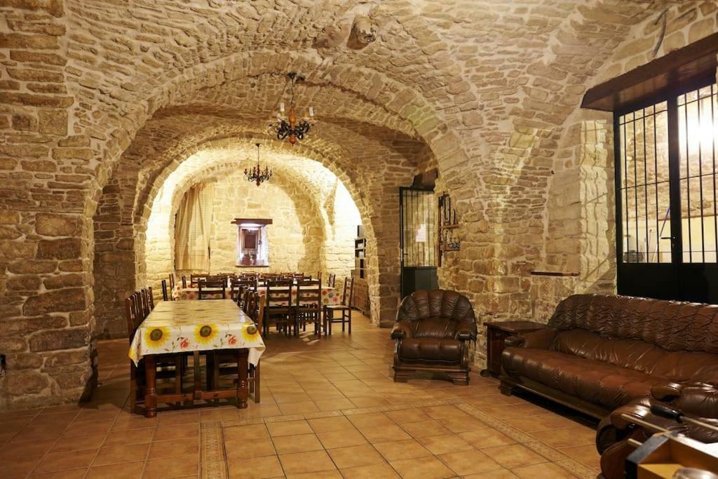 El Diezmo Artajona Buitenkant foto
